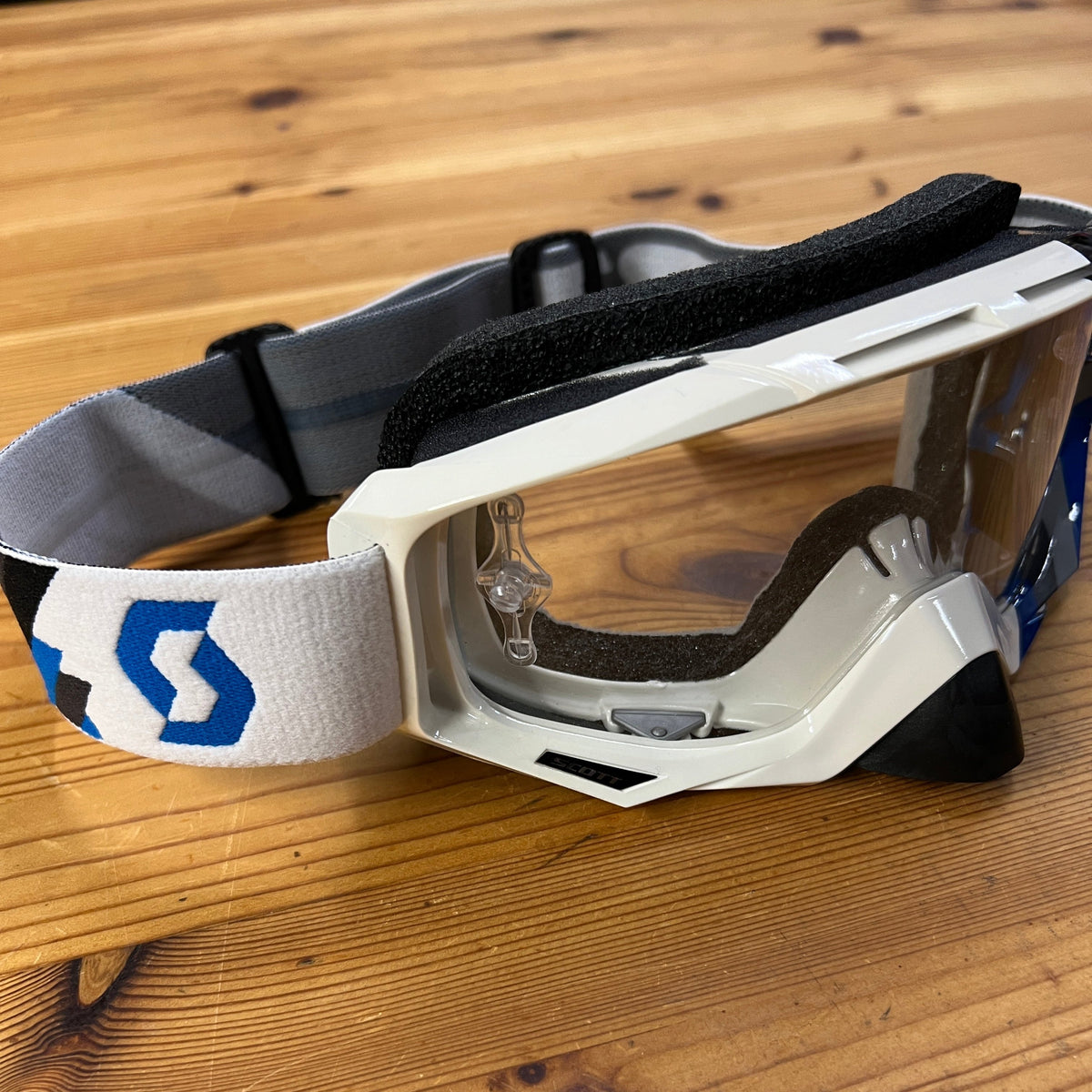 SCOTT SPORTS - TYRANT OFFROAD GOGGLES - WHT, BLU, GRAY - GARAGE SALE